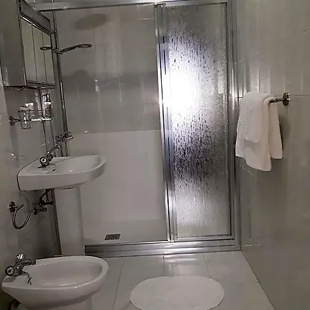 Flavia Hostel *